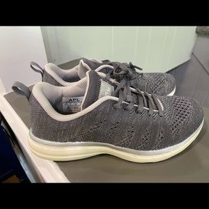 APL Metallic gray shoe 8.5